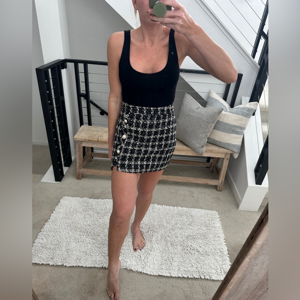Black White Tweed Mini Skirt Pearl Button High Waisted Chic Holiday | Size S